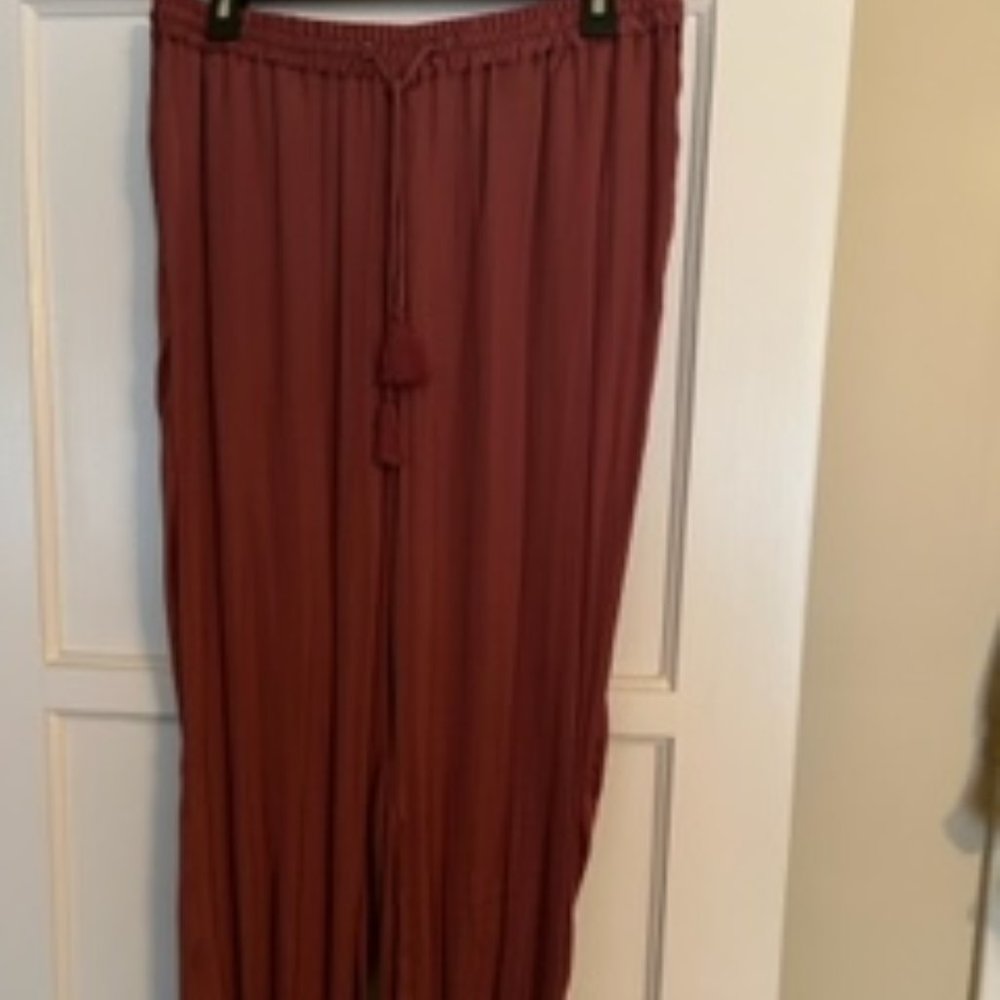 2 piece Vince Camuto medium drawstring pants with XL coordinating top.